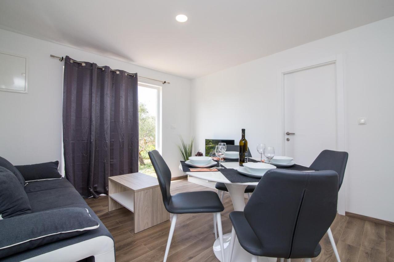 Luxury Mobile Homes Liza Biograd Na Moru Esterno foto